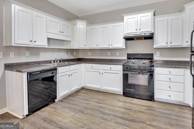 110 Colony Park Lane, Locust Grove, GA 30248