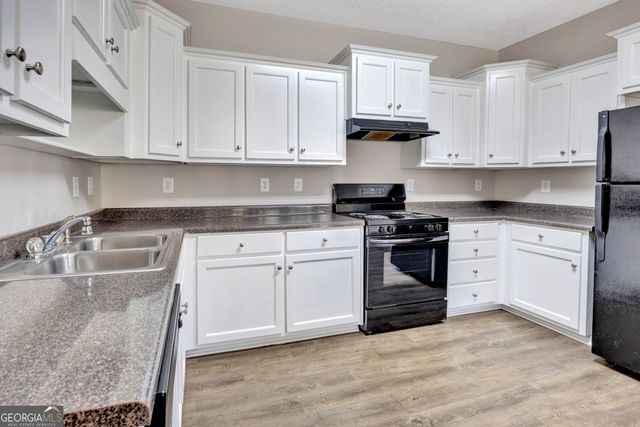 110 Colony Park Lane, Locust Grove, GA 30248
