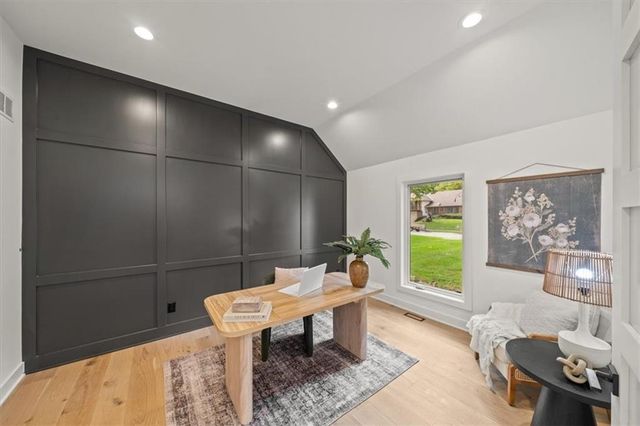 9517 Linden Street, Overland Park, KS 66207