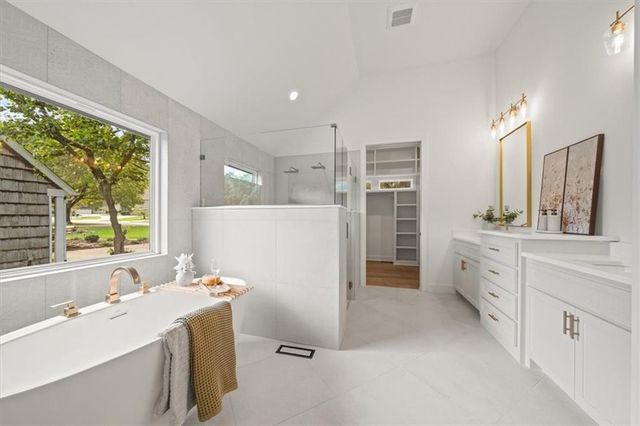 9517 Linden Street, Overland Park, KS 66207