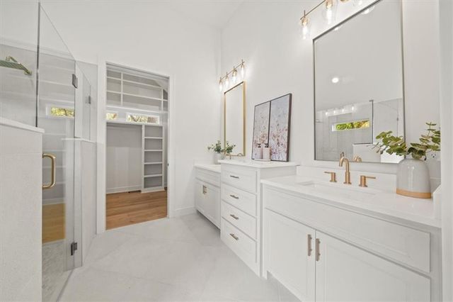 9517 Linden Street, Overland Park, KS 66207