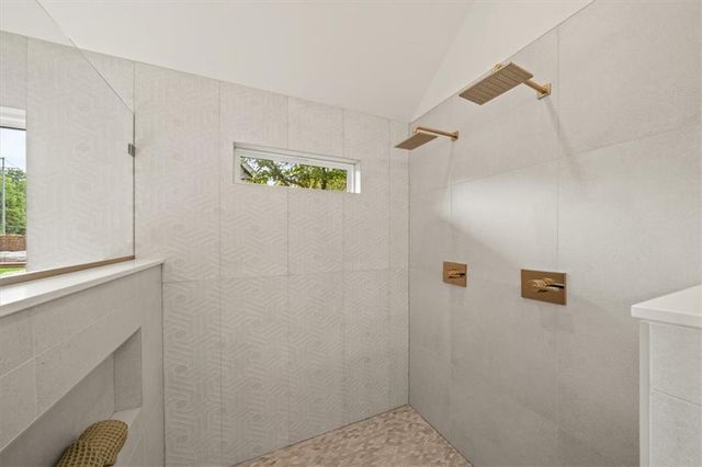 9517 Linden Street, Overland Park, KS 66207