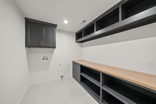 9517 Linden Street, Overland Park, KS 66207