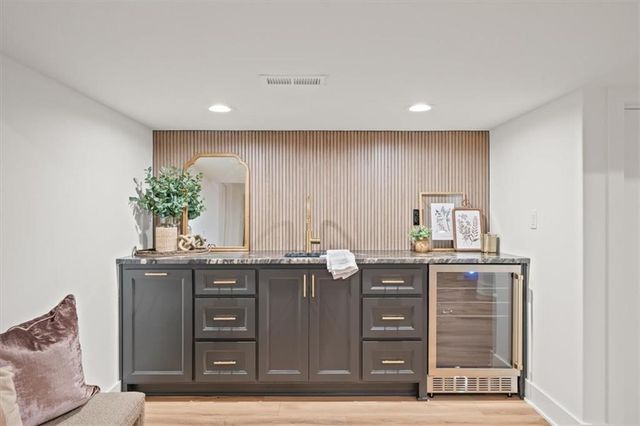 9517 Linden Street, Overland Park, KS 66207