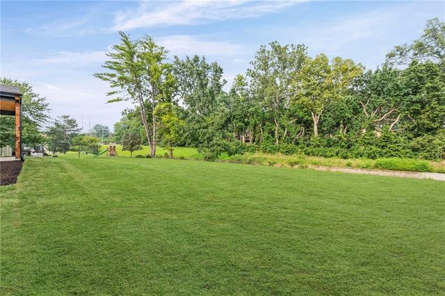 9517 Linden Street, Overland Park, KS 66207