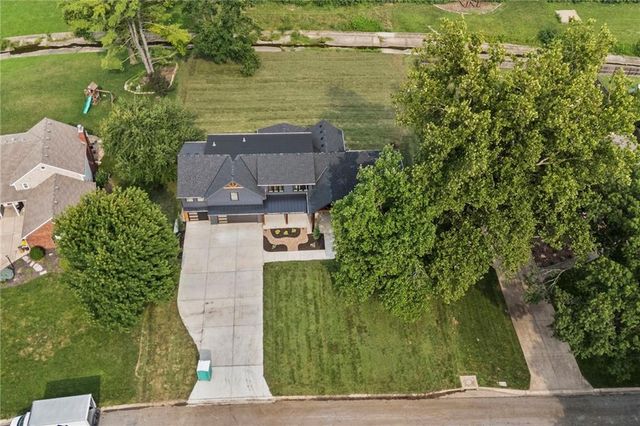 9517 Linden Street, Overland Park, KS 66207