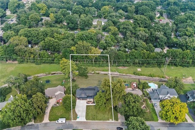 9517 Linden Street, Overland Park, KS 66207