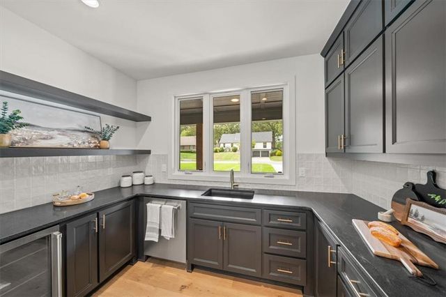 9517 Linden Street, Overland Park, KS 66207