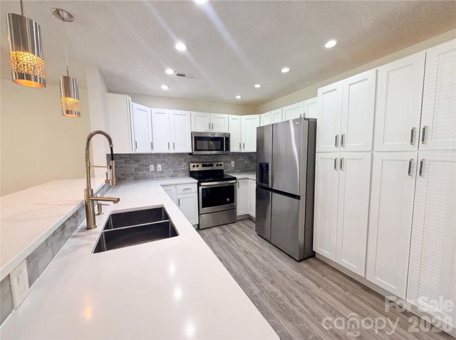 6032 Briggs Drive, Charlotte, NC 28269