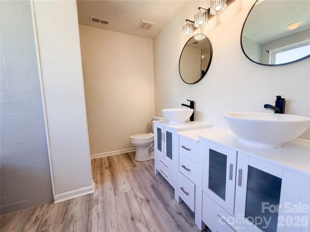 6032 Briggs Drive, Charlotte, NC 28269