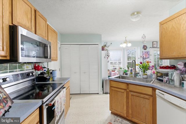 279 JETTA CIR, Martinsburg, WV 25403