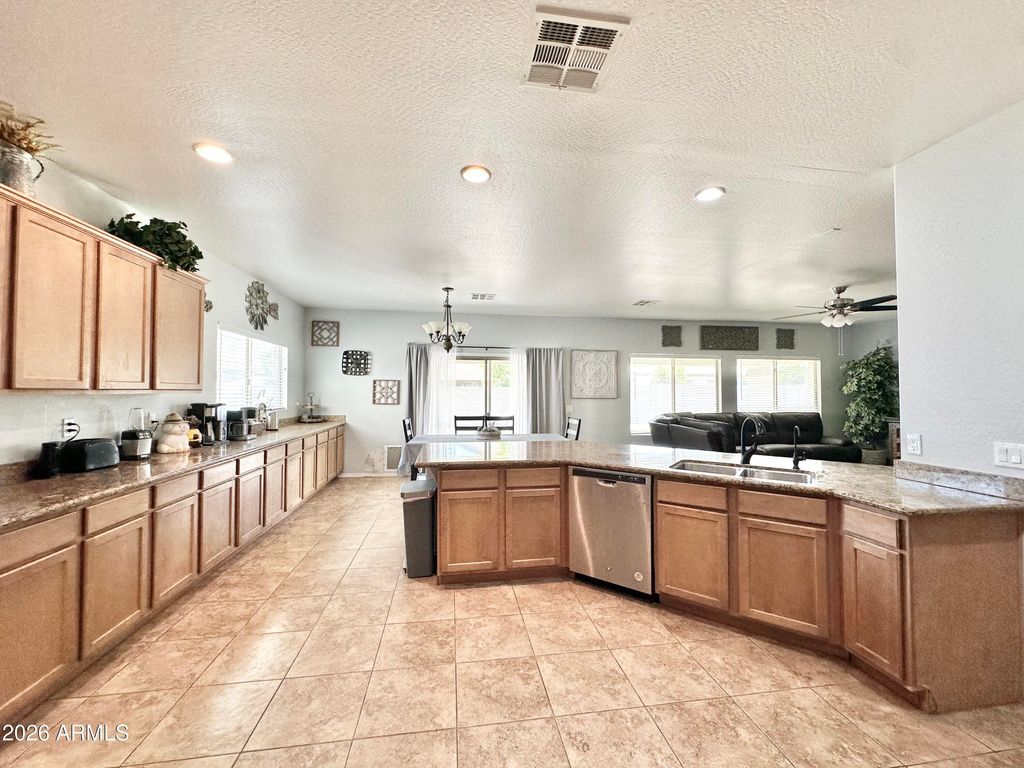 Image 10 of property listing at 16433 W MESCAL Street, Surprise, AZ 85388