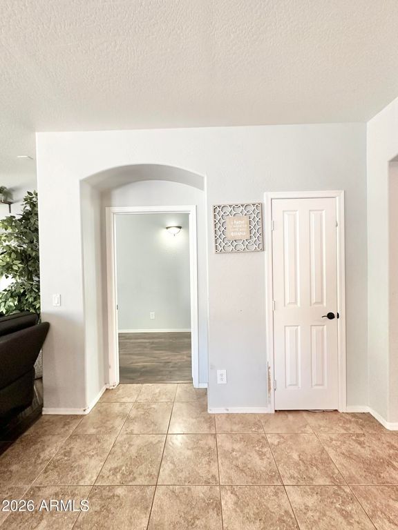 Image 16 of property listing at 16433 W MESCAL Street, Surprise, AZ 85388
