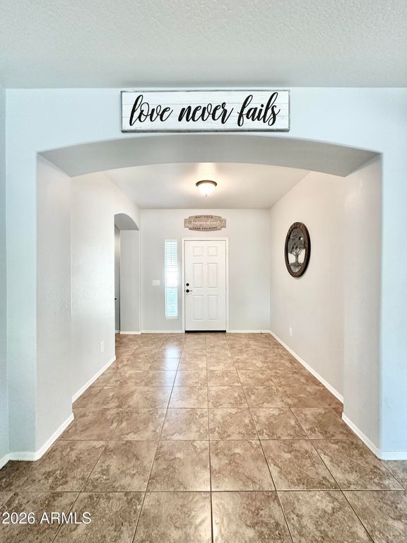 Image 4 of property listing at 16433 W MESCAL Street, Surprise, AZ 85388