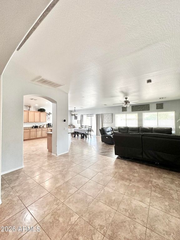 Image 5 of property listing at 16433 W MESCAL Street, Surprise, AZ 85388