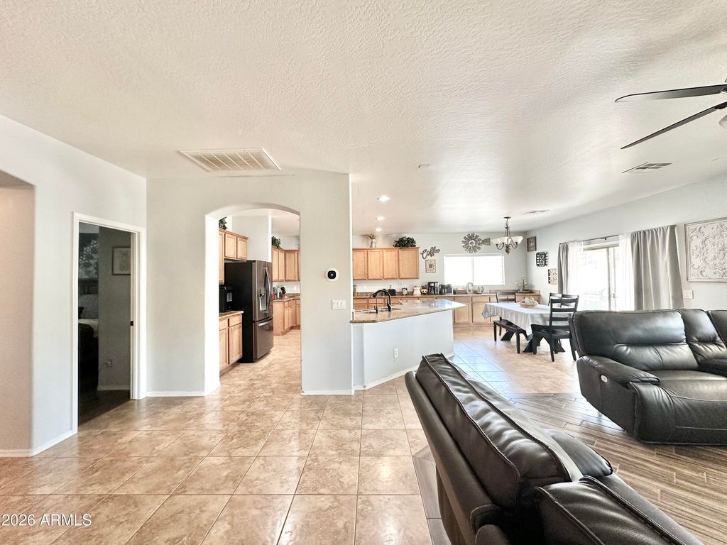 Image 6 of property listing at 16433 W MESCAL Street, Surprise, AZ 85388