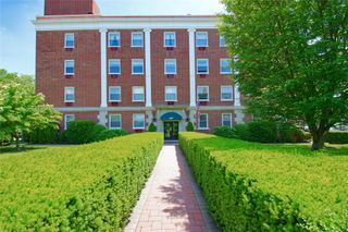 360 Stewart Avenue 3B, Garden City, NY 11530