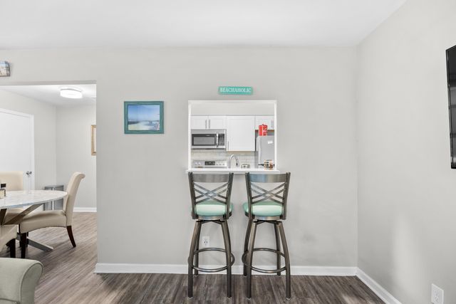 403 71st Ave N Apt 5, Myrtle Beach, SC 29572