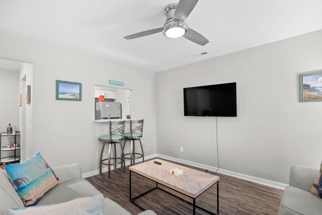 403 71st Ave N Apt 5, Myrtle Beach, SC 29572