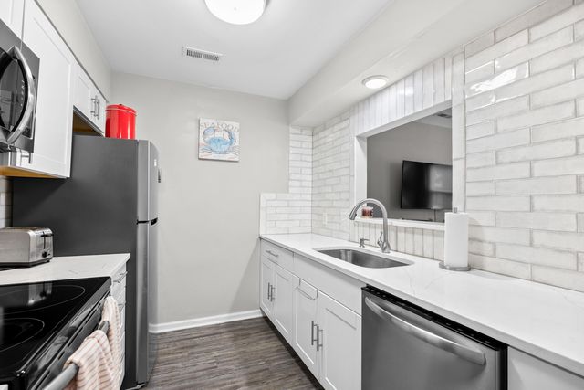 403 71st Ave N Apt 5, Myrtle Beach, SC 29572