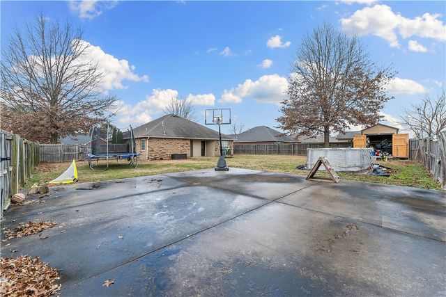 400 Willow Street, Gentry, AR 72734