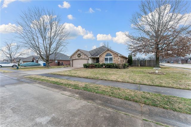 400 Willow Street, Gentry, AR 72734