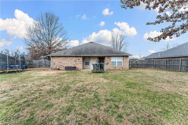 400 Willow Street, Gentry, AR 72734