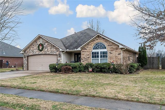 400 Willow Street, Gentry, AR 72734