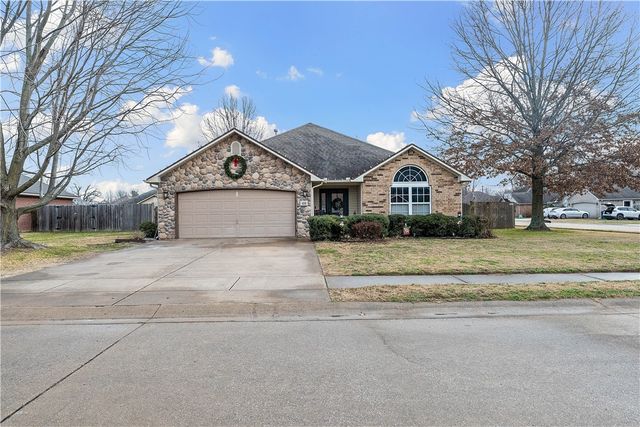 400 Willow Street, Gentry, AR 72734