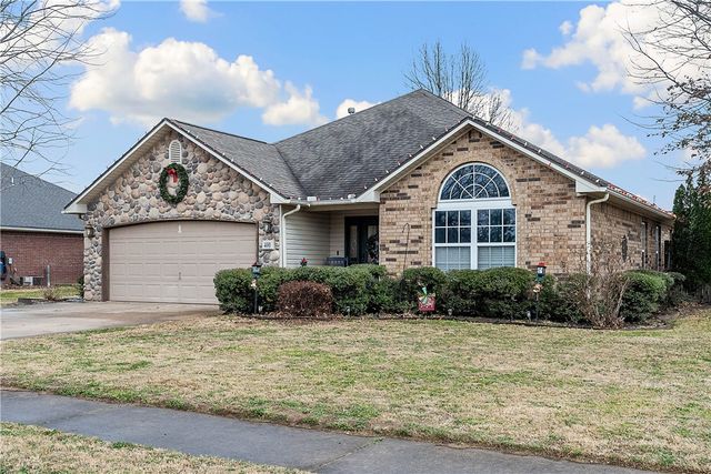 400 Willow Street, Gentry, AR 72734