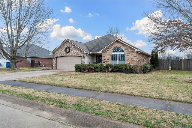 400 Willow Street, Gentry, AR 72734