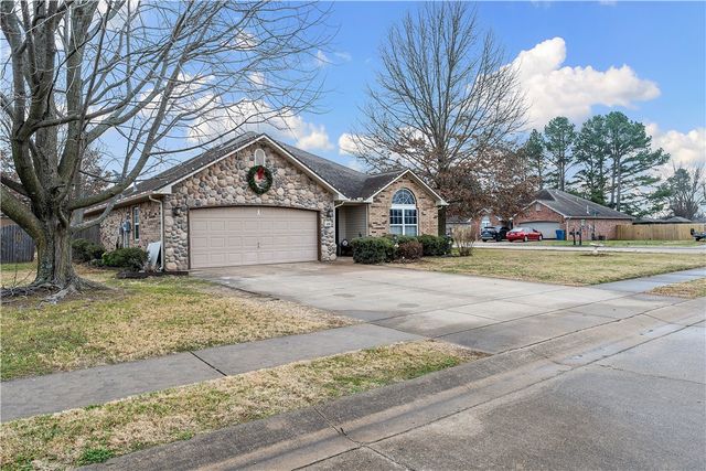 400 Willow Street, Gentry, AR 72734