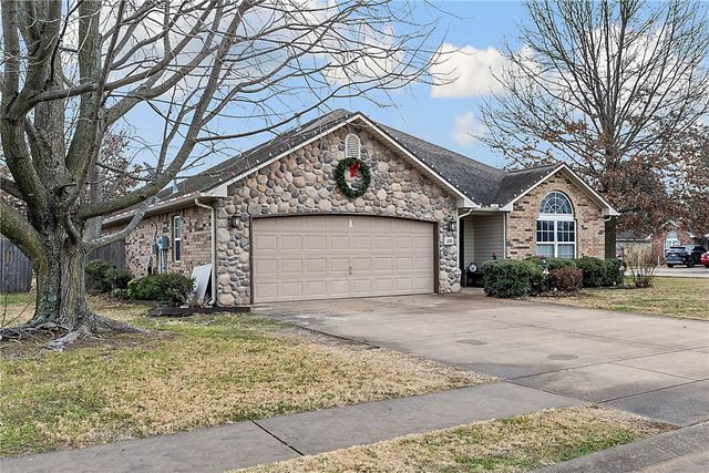 400 Willow Street, Gentry, AR 72734