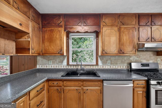 3895 Wesley Drive, Lithia Springs, GA 30122