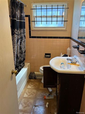 12699 Woodmont Avenue, Detroit, MI 48227