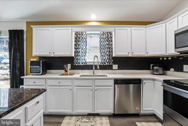 1496 ROLLING LN, Harpers Ferry, WV 25425