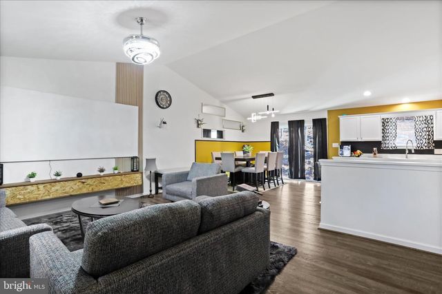 1496 ROLLING LN, Harpers Ferry, WV 25425