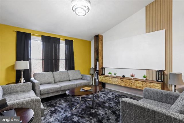 1496 ROLLING LN, Harpers Ferry, WV 25425