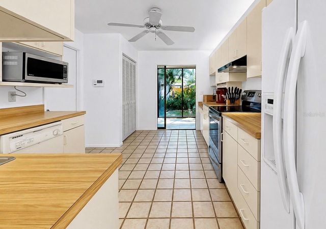 948 WINTER GARDEN DRIVE, Sarasota, FL 34243