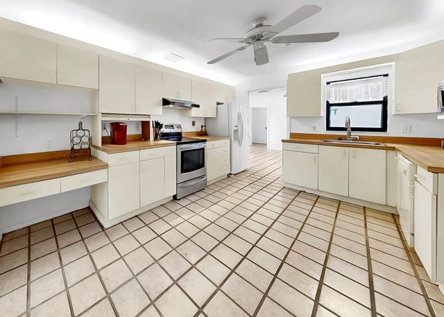 948 WINTER GARDEN DRIVE, Sarasota, FL 34243