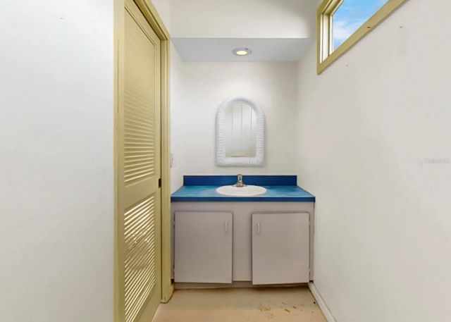 948 WINTER GARDEN DRIVE, Sarasota, FL 34243