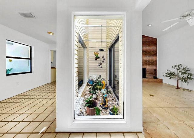 948 WINTER GARDEN DRIVE, Sarasota, FL 34243