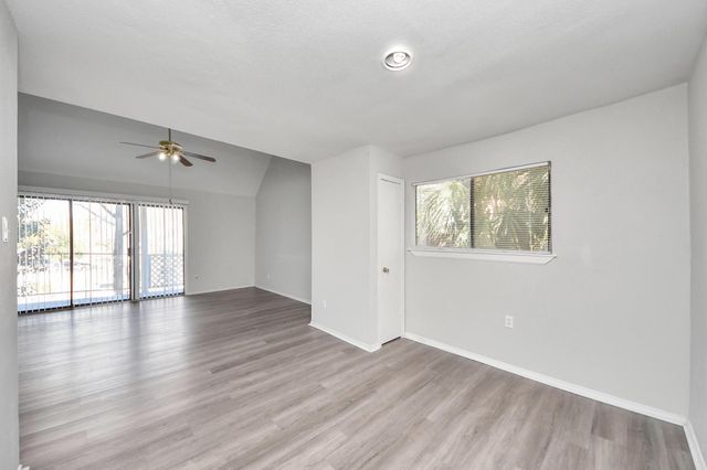 14550 Fonmeadow Drive 1406, Houston, TX 77035