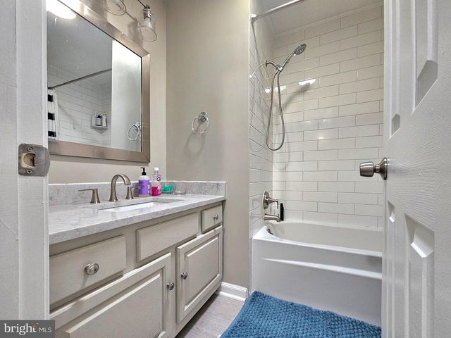 7823 PAINTED DAISY DR, Springfield, VA 22152