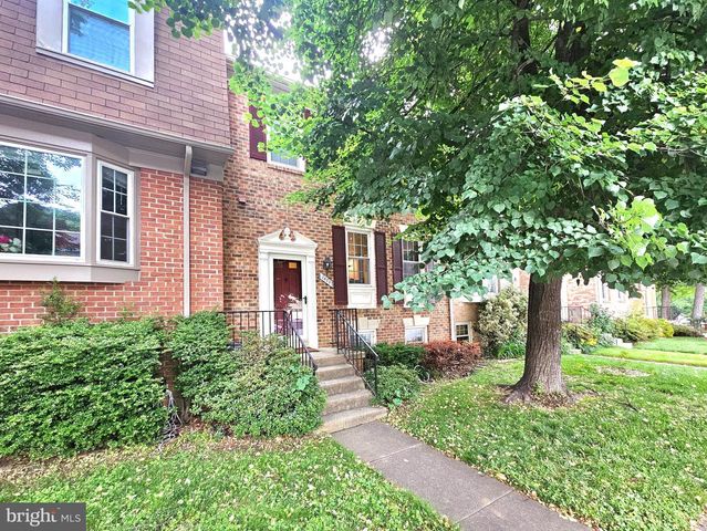 7823 PAINTED DAISY DR, Springfield, VA 22152