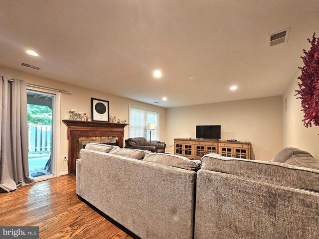 7823 PAINTED DAISY DR, Springfield, VA 22152