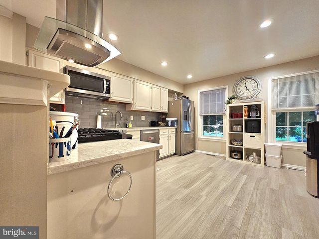 7823 PAINTED DAISY DR, Springfield, VA 22152