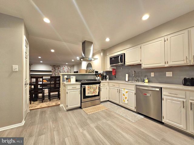 7823 PAINTED DAISY DR, Springfield, VA 22152
