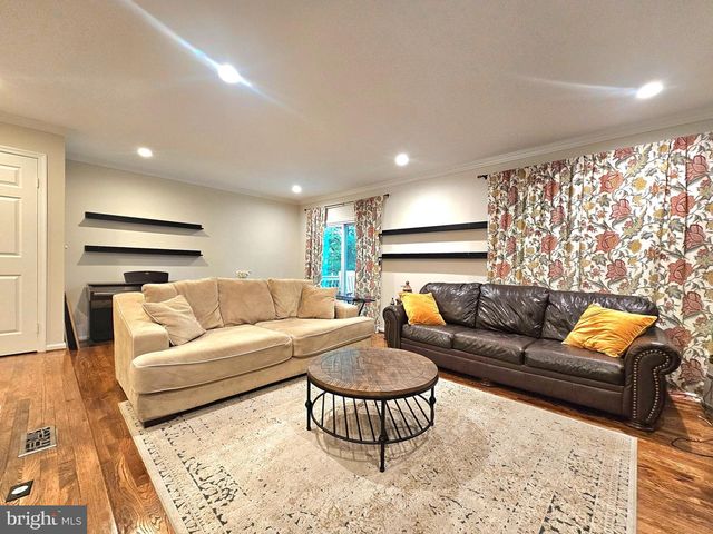 7823 PAINTED DAISY DR, Springfield, VA 22152