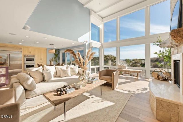 1096 Belfast Lane, Ventura, CA 93001